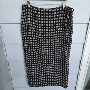 Kathetine Kelly, 100% Silk, Chic Black and Cream Patterned Wrap Skirt